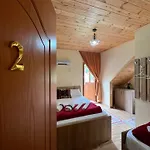 Shtepiza 게스트하우스